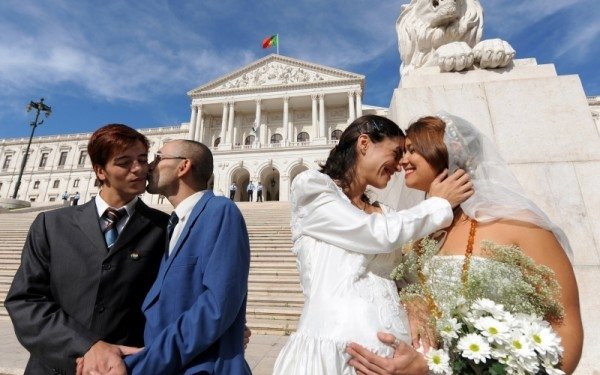  Biserica Catolică din România dezaprobă „căsătoriile” gay