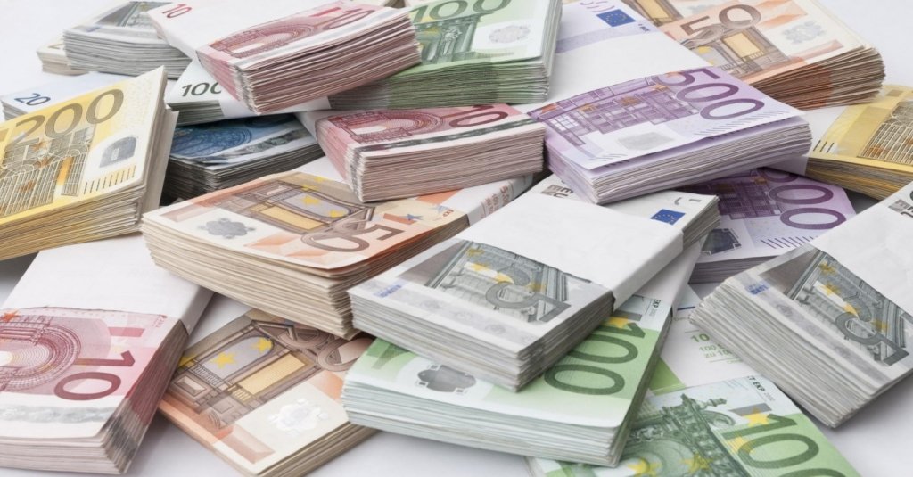  Un hoţ a furat jumătate de milion de euro pentru clanul Cordunenilor
