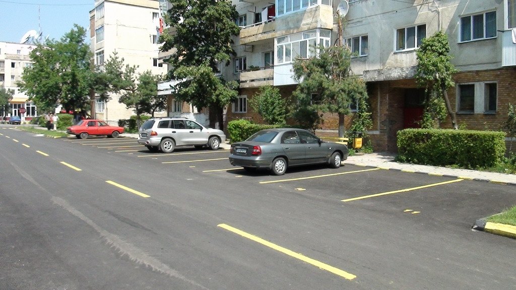  Patru licitaţii pentru locuri de parcare în Mircea cel Bătrân, Canta şi Cantemir