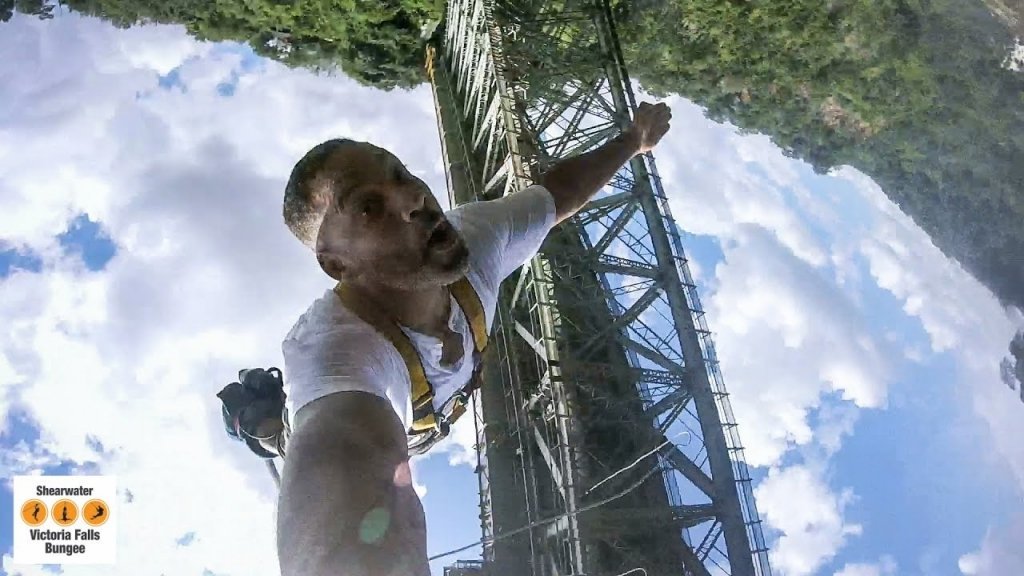  Will Smith s-a filmat în timp ce a făcut bungee jumping de pe podul Victoria Falls