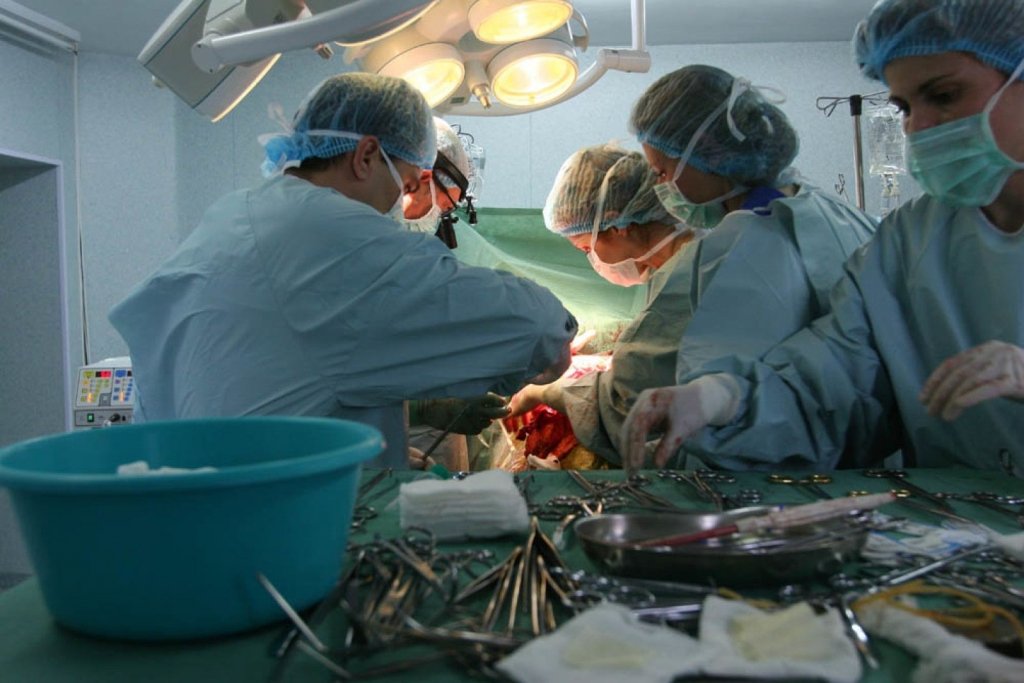  Cei doi ieşeni ce aşteaptă transplantul de plămâni, operaţi în alte spitale