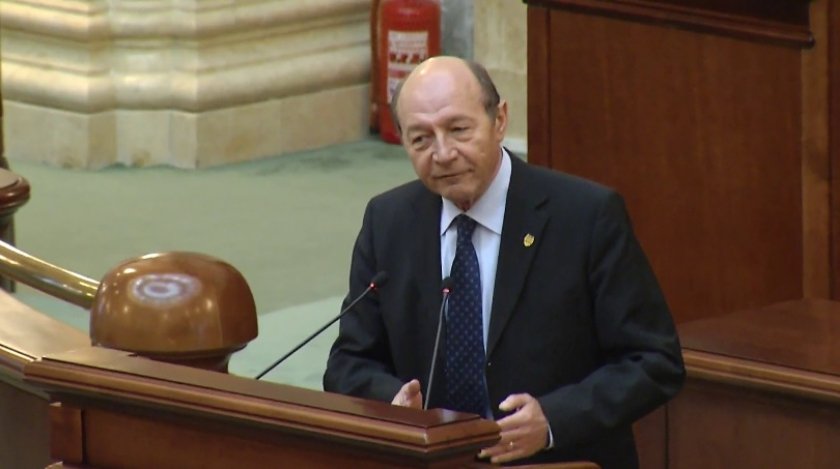  Basescu propune o comisie de ancheta pentru ferma de porci din Teleorman