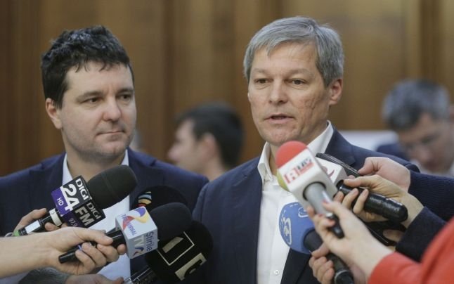  Cioloş spune că nu se va alătura USR: Intrarea mea în partid în acest moment ar duce la dezbinare
