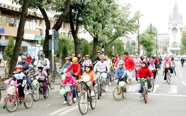  Trei marşuri vor avea loc astăzi pe străzile din oraş: pe jos, pe biciclete, dar şi pe motociclete
