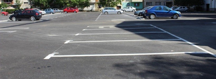  Licitație: 21 locuri de parcare la 44 blocuri. Aflați în ce zone sunt acestea