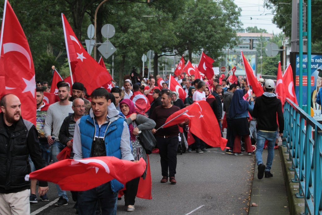  Încăierare în faţa Consulatului Turciei din Bruxelles: şase persoane au fost rănite