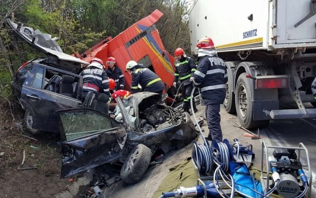  Şoferul TIR-ului implicat în accidentul în care şi-au pierdut viaţa cinci oameni avea permisul suspendat
