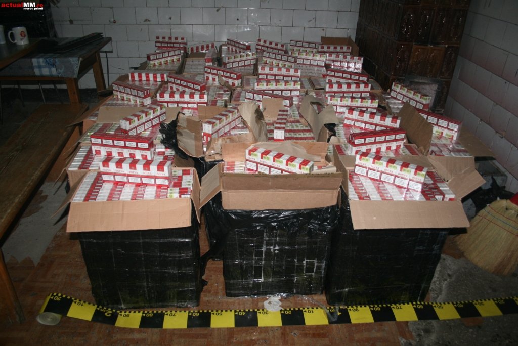  Contrabandişti prinşi cu 213 pachete de ţigări