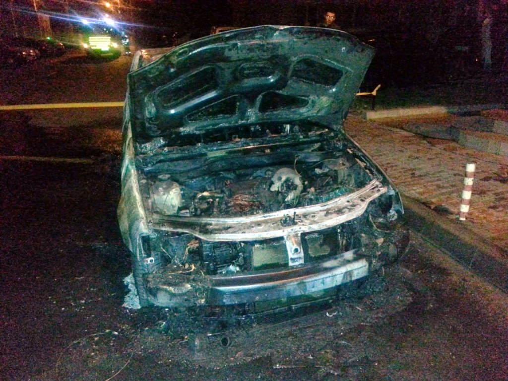  Percheziţii în cazul autoturismului deţinut de un medic şi incendiat de un student