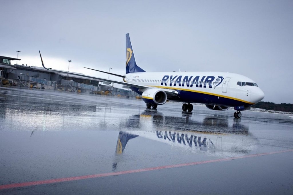  Ryanair vine la Iaşi pe 7 iunie pentru a recruta însoţitori de bord