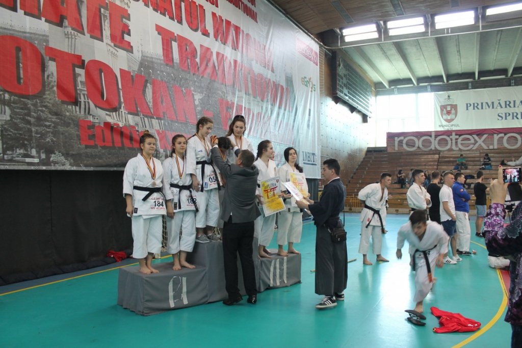  245541_159248_stiri_campionat-de-karate-2