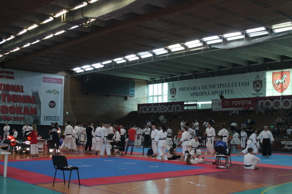  245542_159248_stiri_campionat-de-karate-3