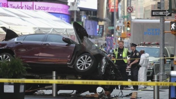  Autorul atacului din Times Square, un notar interesat de Scientologie, convins că vine sfârşitul lumii