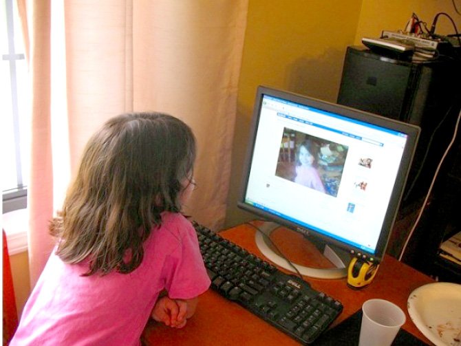  Ar trebui interzis accesul la Facebook copiilor sub 13 ani?