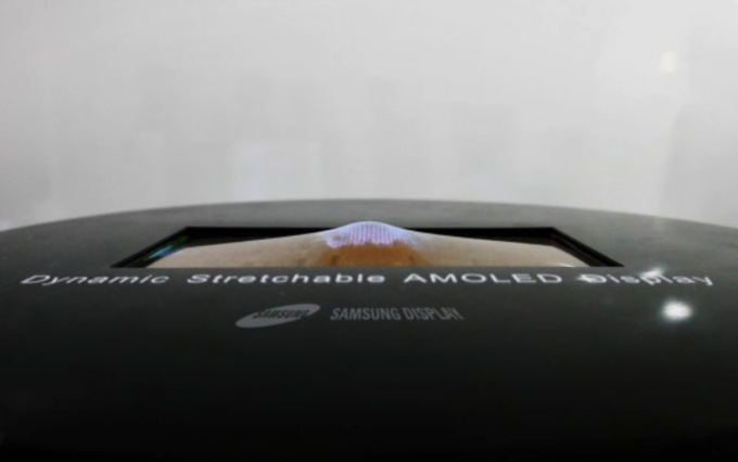  Samsung va prezenta săptămâna aceasta primul display OLED care se întinde