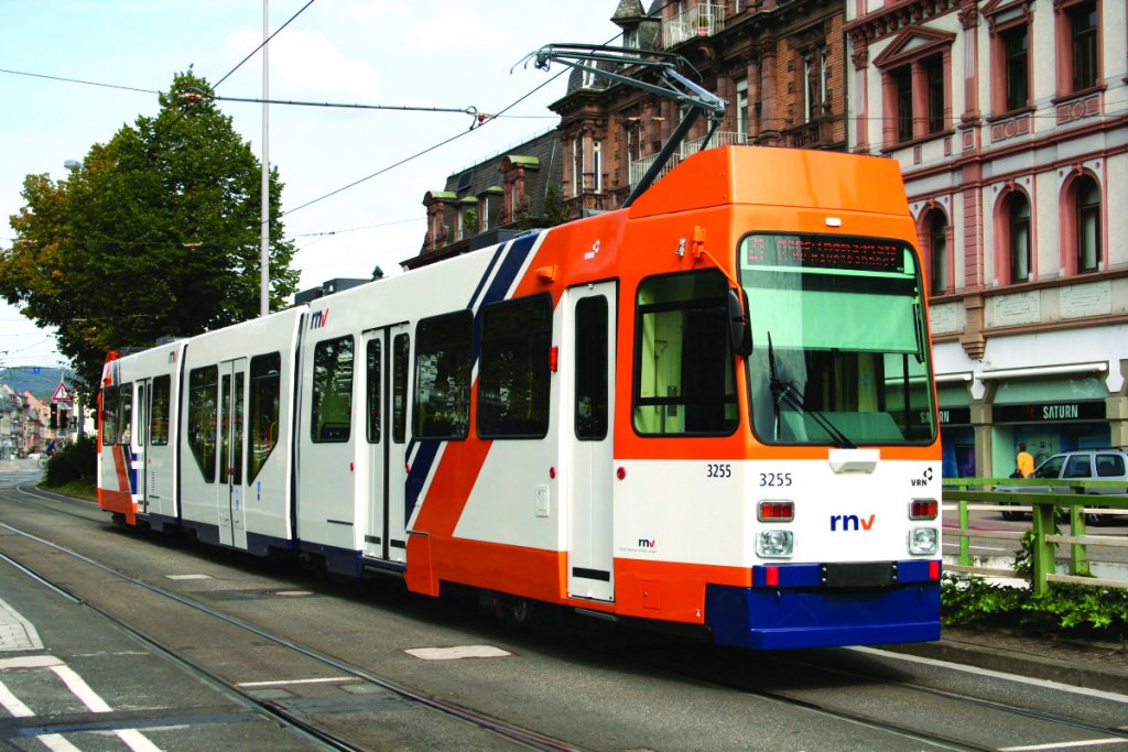  Primăria vrea să cumpere 20 de tramvaie second-hand. Au uşi pe ambele părti