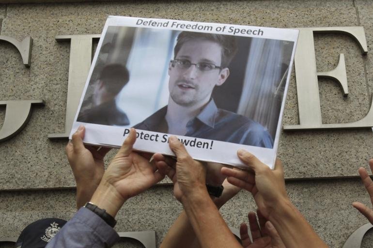  Edward Snowden solicită azil politic în Rusia