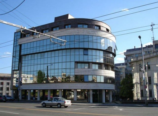  Se vinde clădirea Telekom din Fundație, actualul corp R al Universității „Cuza“