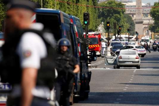  Şoferul care a intrat cu maşina într-un convoi al Poliţiei era cunoscut ca extremist