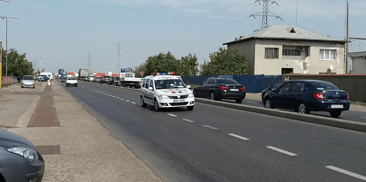  Şoferii care au ajuns pe centura Focşaniului au claxonat minute în şir nemulţumiţi de traficul îngreunat