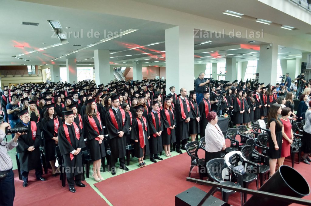  Ceremonie unică pentru toţi cei 1.562 de absolvenţi ai promoţiei 2017 de la UMF