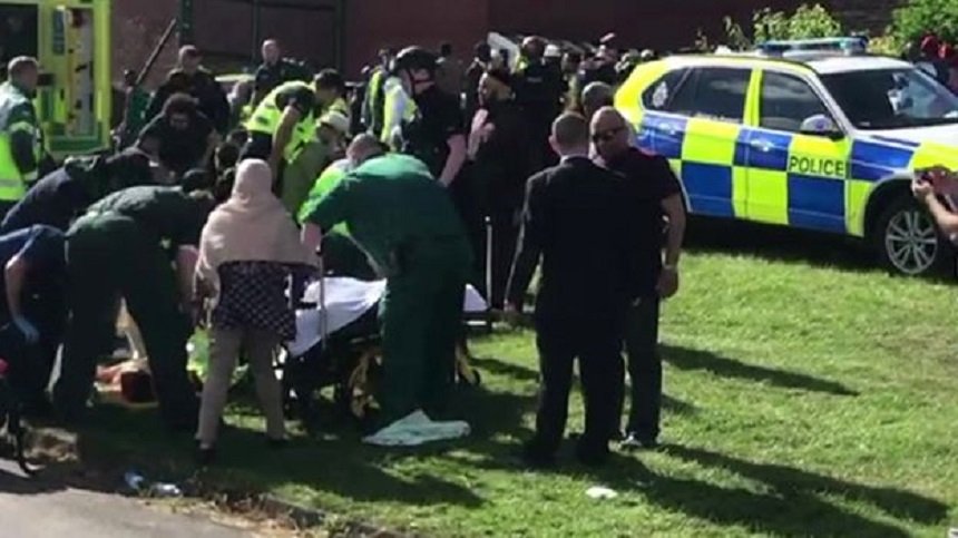  6 persoane rănite la Newcastle după ce o maşină a intrat în mulțumea care sărbătorea Aid el-Fitr