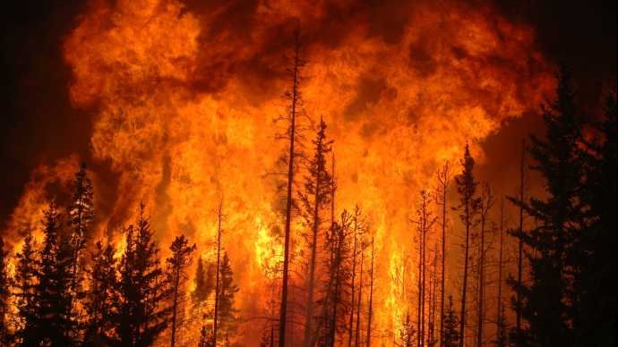  Sute de kilometri de pădure în flăcări, mii de locuințe evacuate în Canada