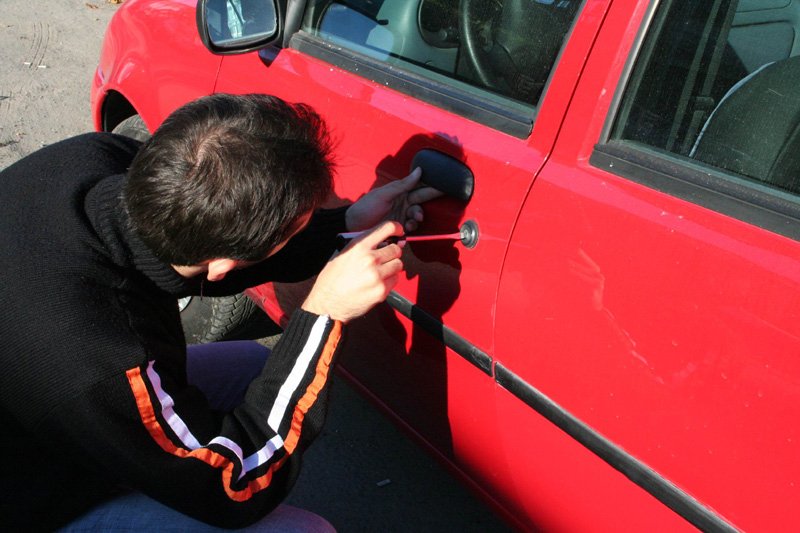  Un tânăr din Tomeşti a bătut recordul în ceea ce priveşte furtul de autoturisme