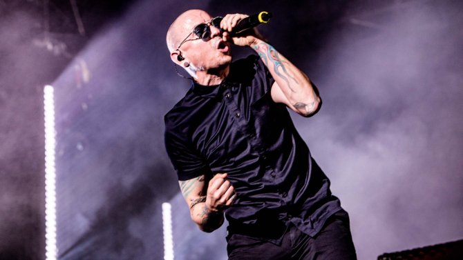  Este oficial! Solistul trupei Linkin Park s-a sinucis. S-a găsit şi o sticlă cu alcool