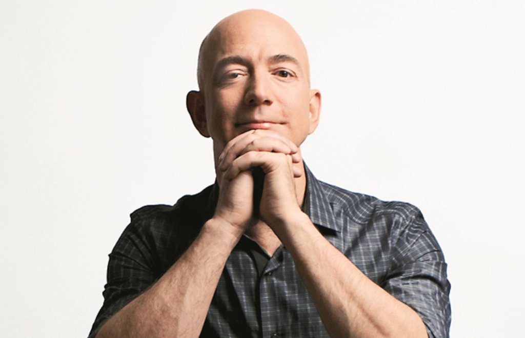  Jeff Bezos, fondatorul Amazon, l-a detronat pe Bill Gates si a devenit cel mai bogat om din lume