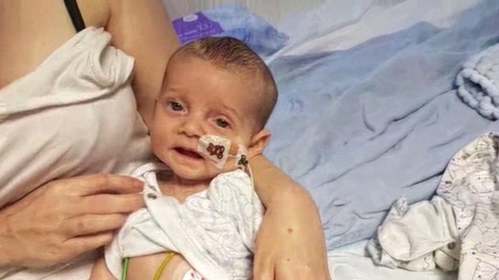  Charlie Gard, bebeluşul britanic care suferea de o maladie genetică neurodegenerativă, a murit