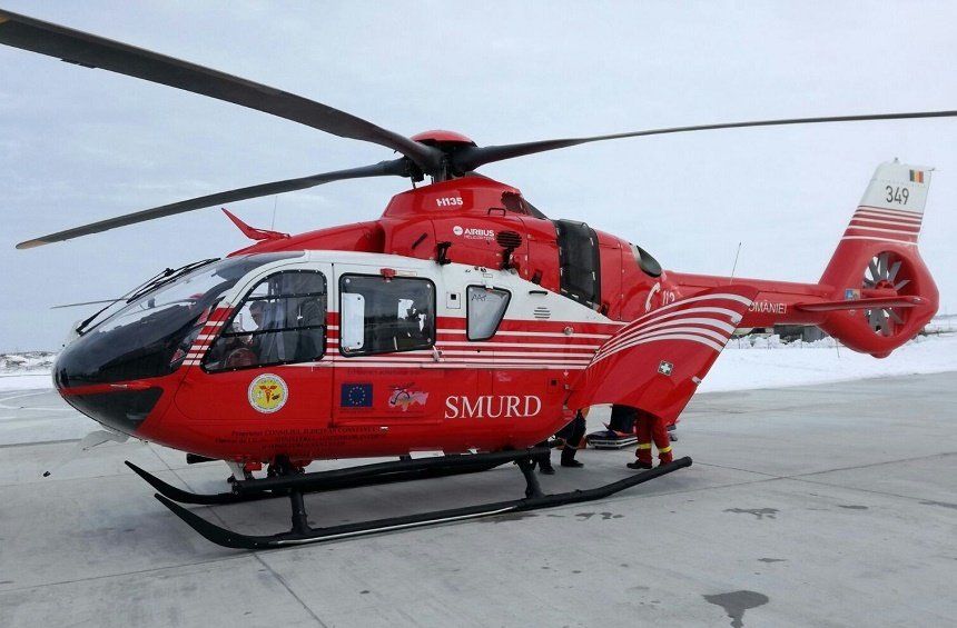  Tânăr găsit în comă pe stradă, transportat cu elicopterul SMURD la un spital din Iaşi