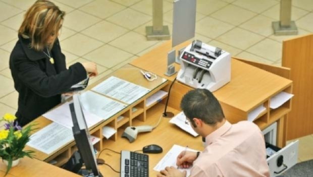  Studiu BNR: Angajaţii băncilor din România sunt supraîncărcaţi şi, adesea, demotivaţi