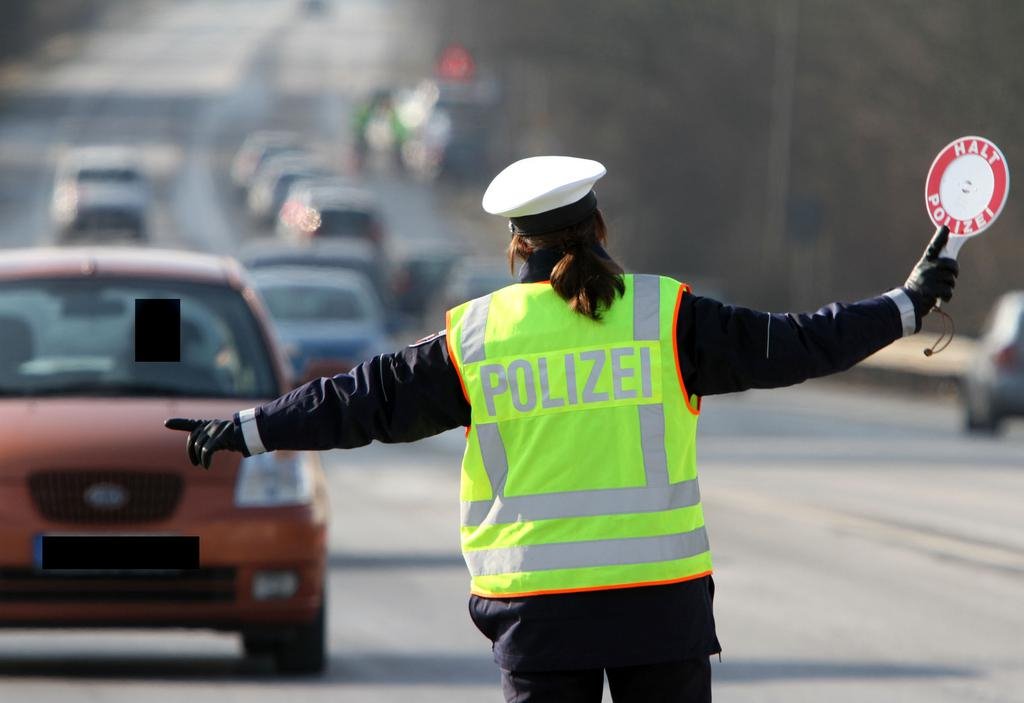  Poliţiştii din Germania au venit până la Glodenii Gândului după o amendă de 100 euro
