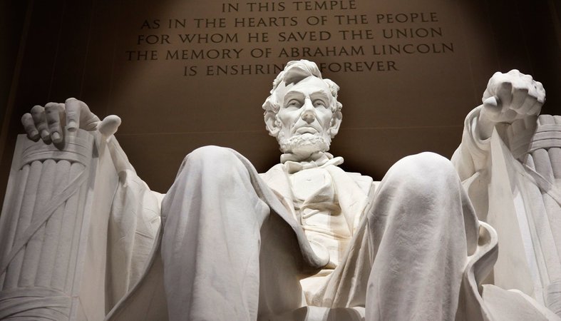  Lincoln Memorial din Washington a fost vandalizat