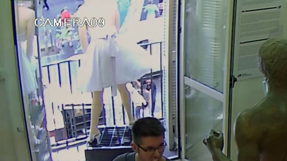  VIDEO: Primele imagini dinaintea atacului de pe La Rambla. Furgoneta gonind