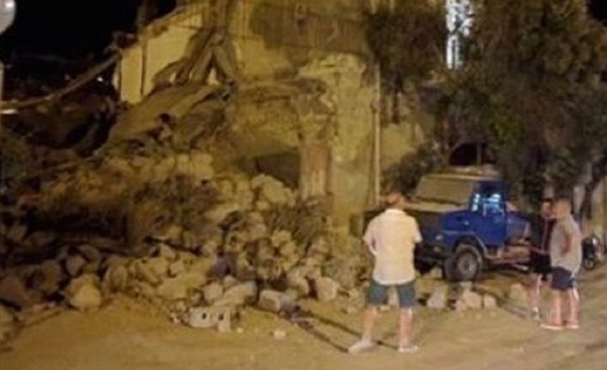  Operaţiune de salvare a trei copii de sub dărâmături după cutremurul din Italia