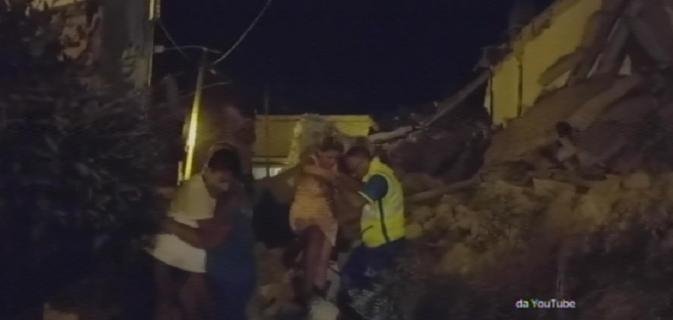  VIDEO: Momente impresionante după cutremurul din Italia. Salvatorii, aplaudați