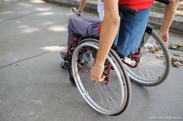  Sute de persoane cu dizabilitati au iesit in strada: „Nu vrem sa devenim asistati social”