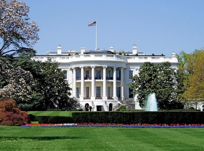  Alertă de securitate la Casa Albă, unde a fost găsit un pachet suspect