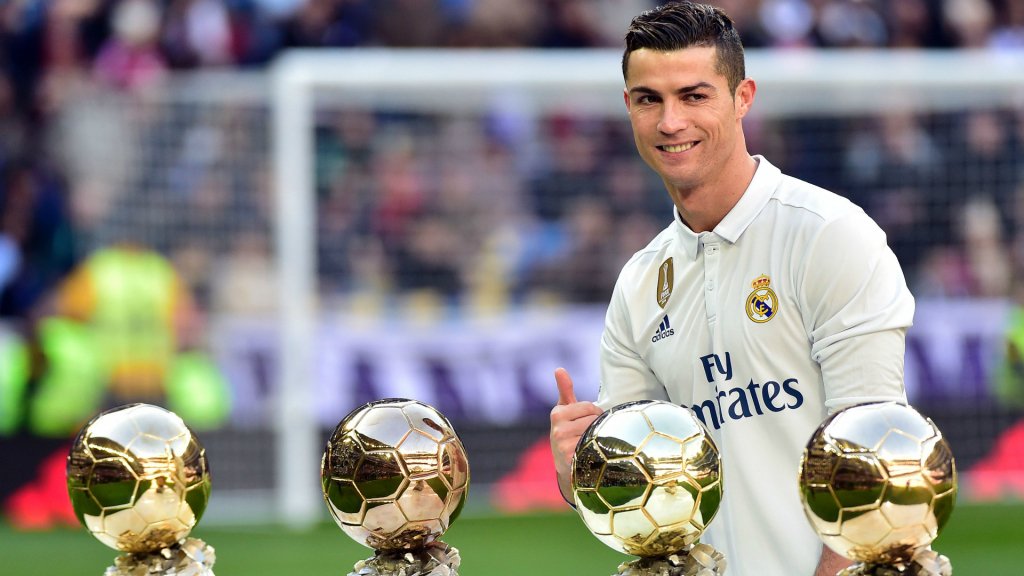  Gala UEFA: Cristiano Ronaldo a primit pentru a treia oară în carieră premiul pentru jucătorul anului