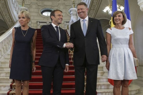  Cine a fost mai bine îmbrăcată, Carmen Iohannis sau Brigitte Macron?