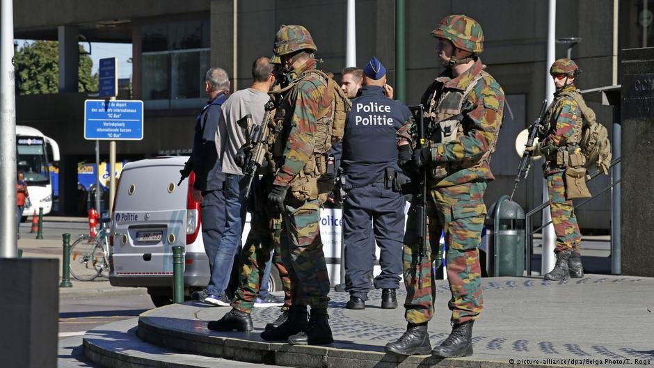  Autorul atacului de la Bruxelles este între viaţă şi moarte. Ar fi vorba de un bărbat de origine somaleză