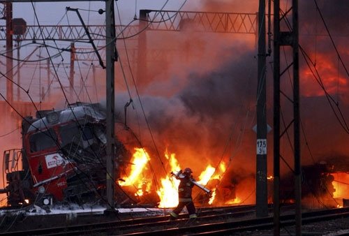  Un tren ce transporta combustibil a deraiat şi A LUAT FOC, în Canada. Un oraş din provincia Quebec, evacuat