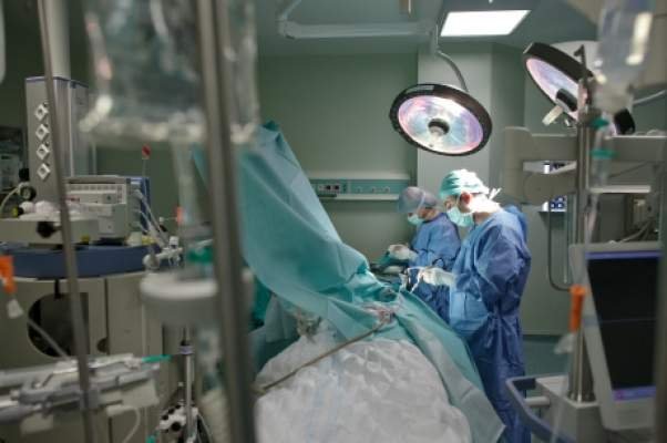  Birocraţia amână în continuare transplantul medular la IRO