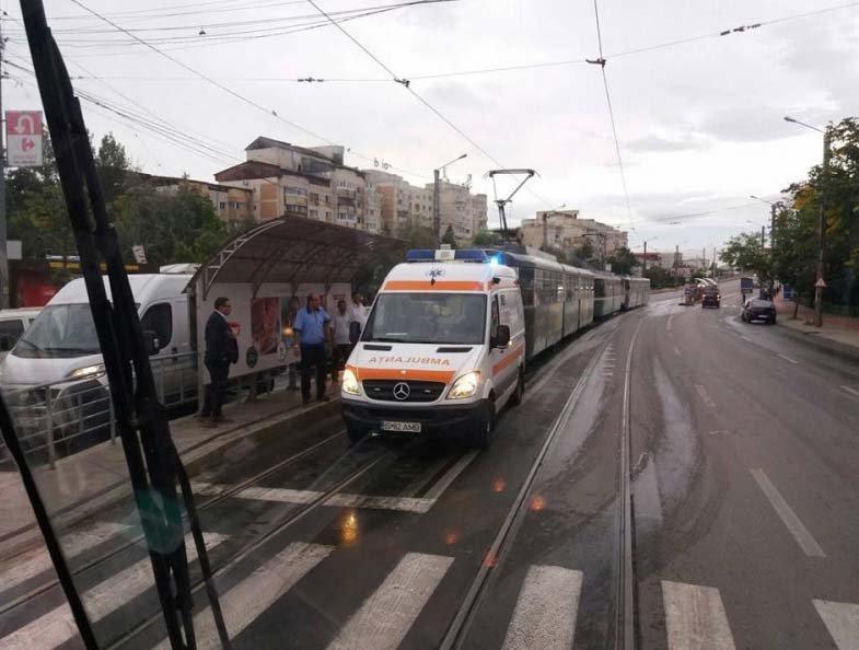  Traversare neregulamentară în Nicolina: Femeie spulberată după ce a coborât din tramvai