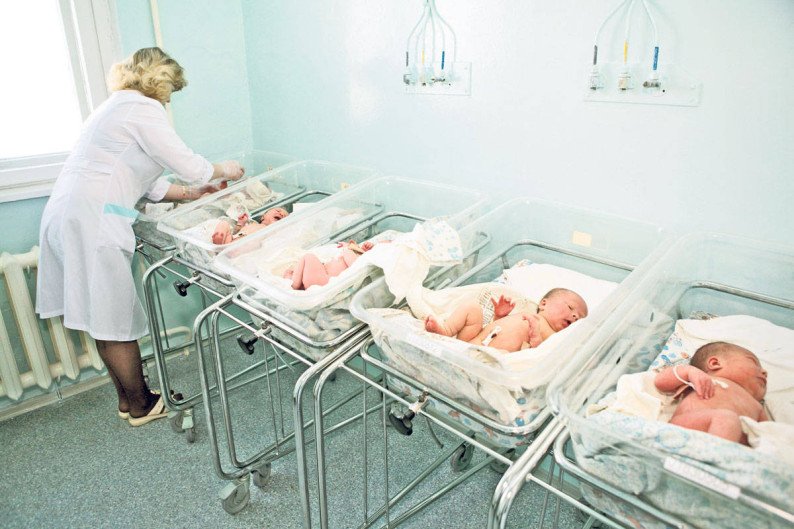 Record: 37 de copii născuţi într-o singură zi la maternitate, la Iaşi