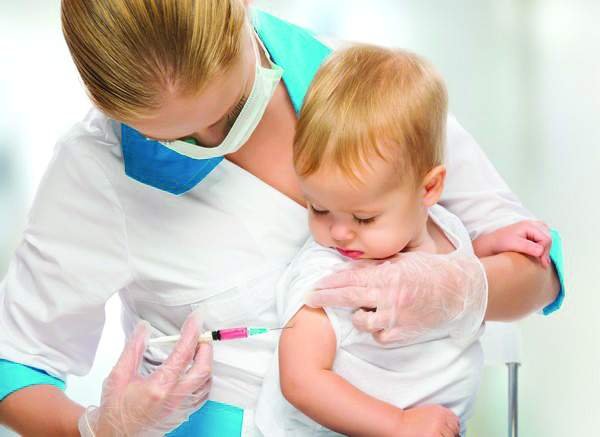  O nouă criză de vaccinuri pentru cei mici. La ce riscuri sunt supuși aceștia