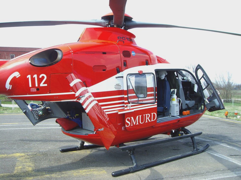  Elicopterul SMURD a trecut iar Prutul, pentru un motociclist care a intrat într-un stâlp