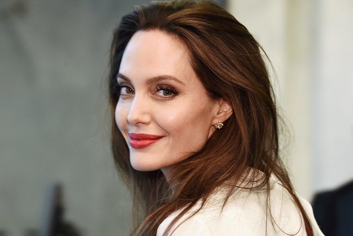  După Brad Pitt, a venit rândul Angelinei Jolie să îşi refacă viaţa. Cine este noul iubit al actriţei